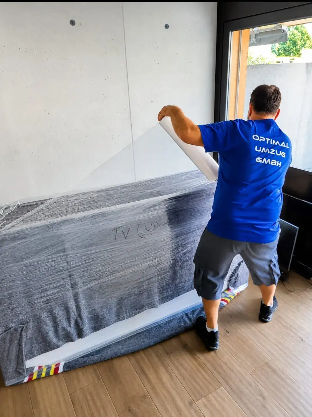Möbel werden mit einer Decke geschützt