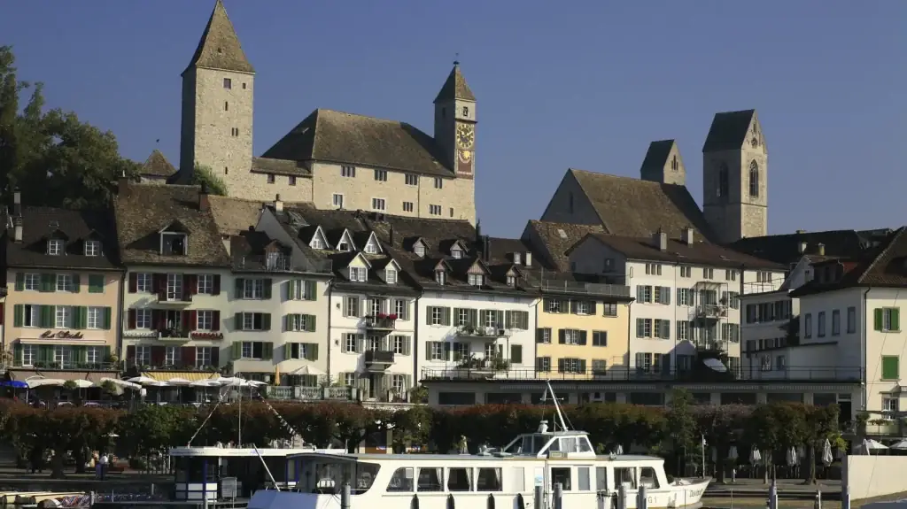 Schloss Rapperswil und Hafen am Zürichsee – Umzugsfirma für Rapperswil-Jona